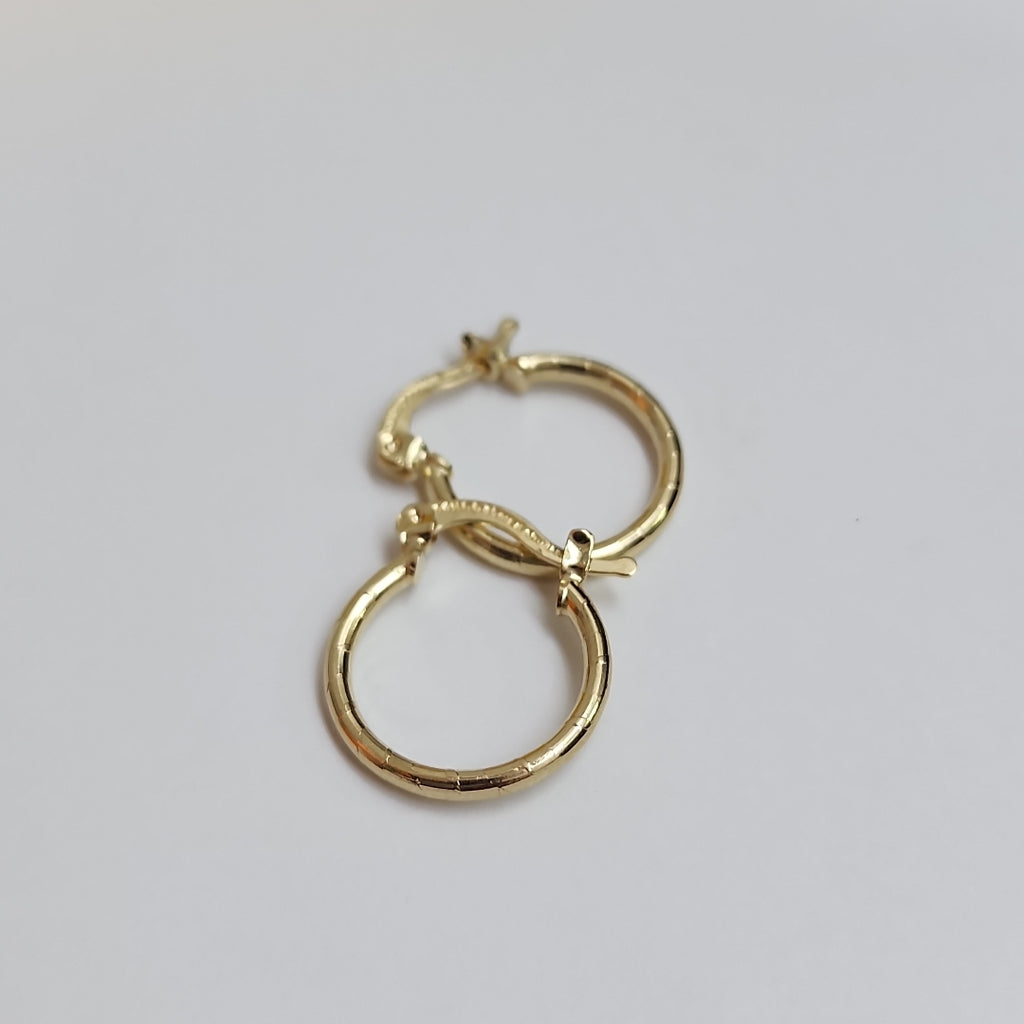 ARETES ARRACADAS ESTRIADAS 14K 1.4 GR (NUEVO)