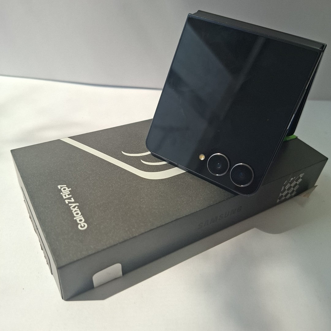 CELULAR SAMSUNG GALAXY Z FLIP 7 SM-F766B (2025) 512 GB 12 GB RAM (SEMINUEVO)