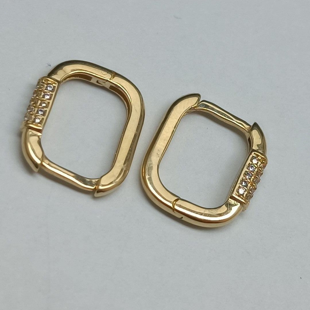 ARETES HUGGIES OVALADA C CIRCONIAS 14K 2.5 GR (NUEVO)