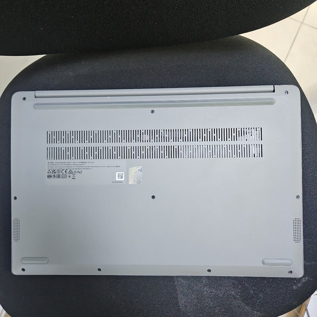 LAPTOP LENOVO IDEAPAD 1 15IGL7 (2025) 256 GB SSD 8 GB RAM (SEMINUEVO)