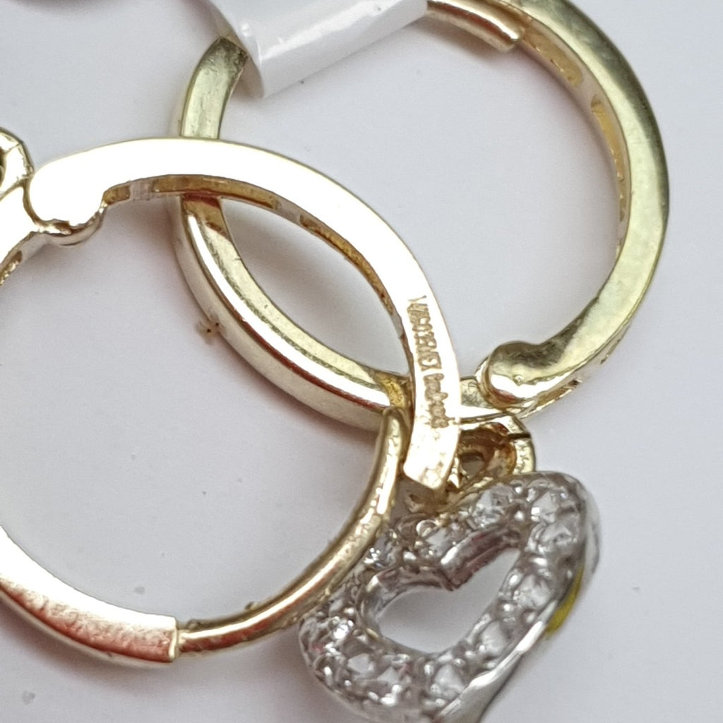 ARETES HUGGIES CON DIJE CORAZON Y CIRCONIAS 14K 2.1 GR (NUEVO)