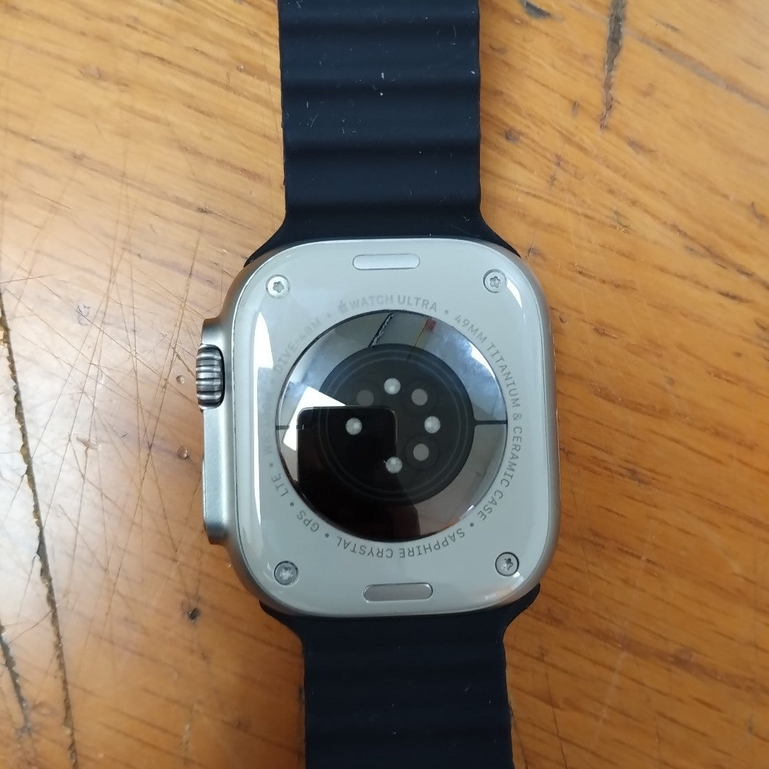 SMARTWATCH APPLE ULTRA TITANIO A2622 49 MM GPS + CELULAR (SEMINUEVO)