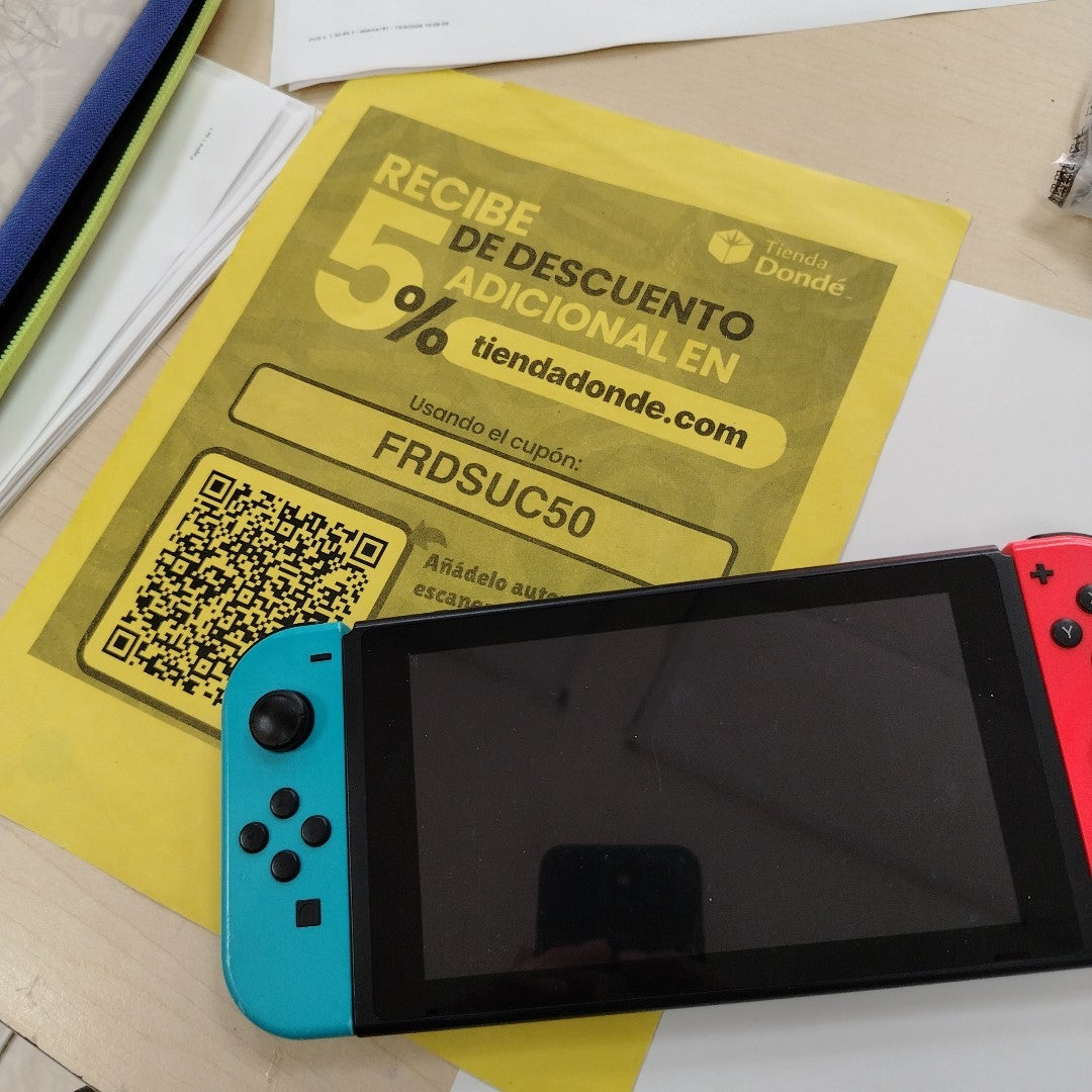 CONSOLA DE VIDEOJUEGO NINTENDO SWITCH 1.1 32 GB (SEMINUEVO)