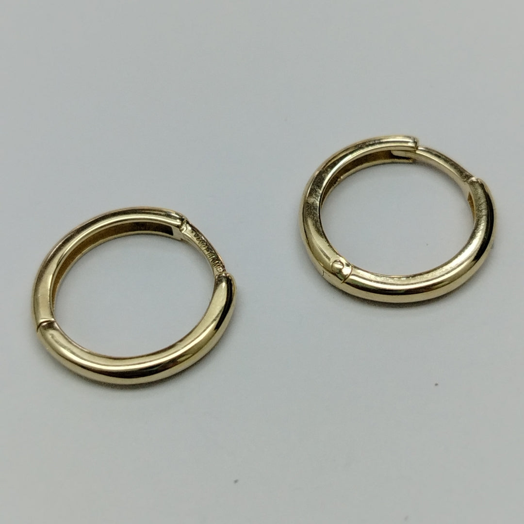 ARETES HUGGIES LISAS 14K 1.4 GR (NUEVO)