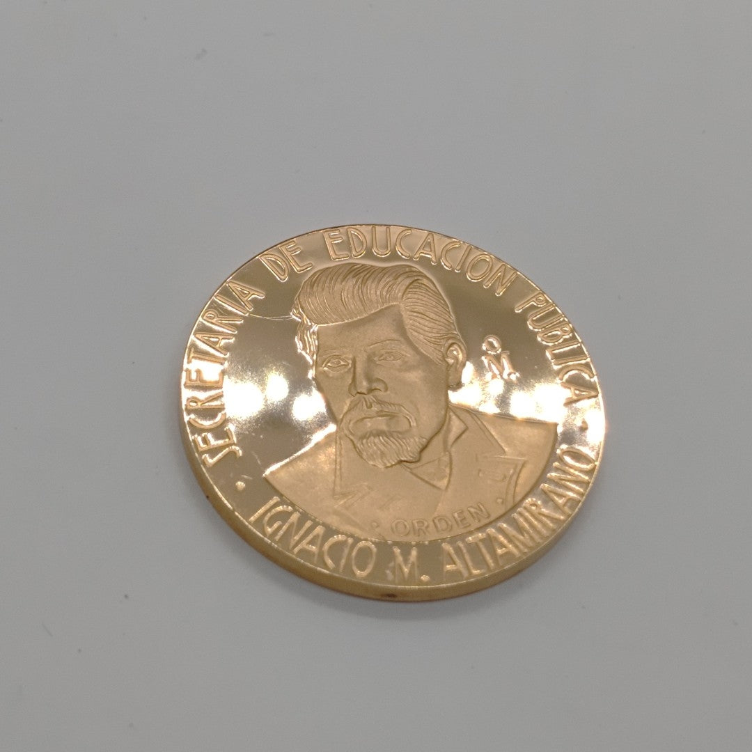 MEDALLA CONMEMORATIVA ORO 21 K 42 GRMS (SEMINUEVO)