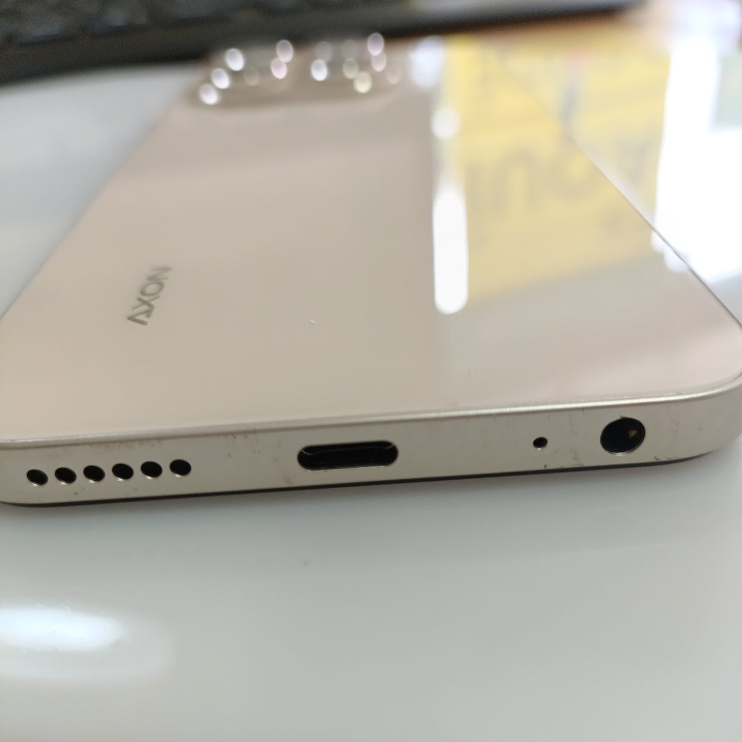 CELULAR ZTE AXON 70 Z2459 256 GB 6 GB RAM (SEMINUEVO)