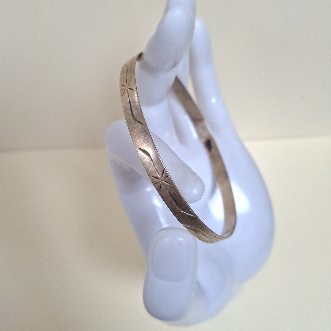 PULSERA RIGIDA ORO 10 K 8.2 GRMS (SEMINUEVO)