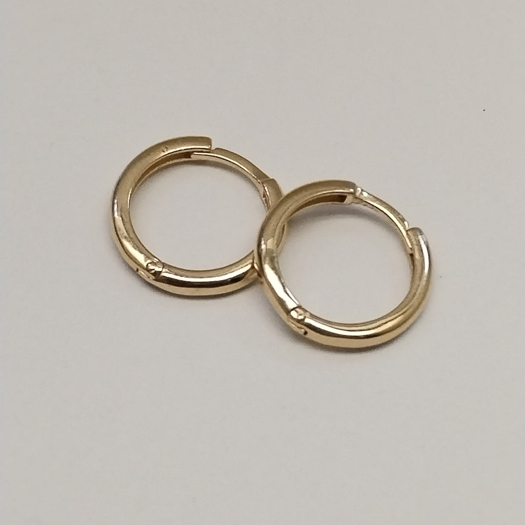 ARETES HUGGIES LISAS 14K 1.5 GR (NUEVO)