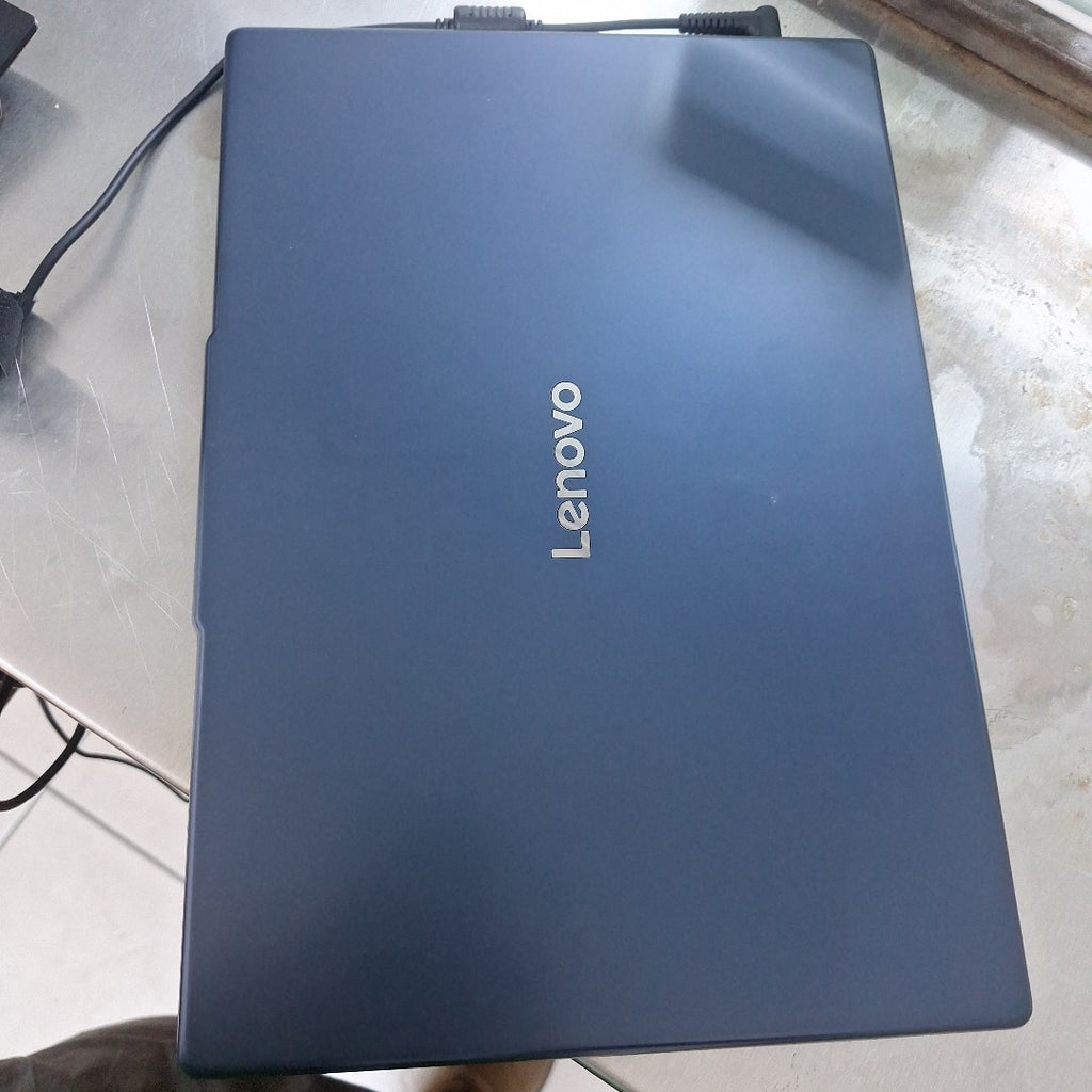 LAPTOP LENOVO IDEAPAD SLIM 3 15IRH10 (2025) 512 GB SSD 8 GB RAM (SEMINUEVO)