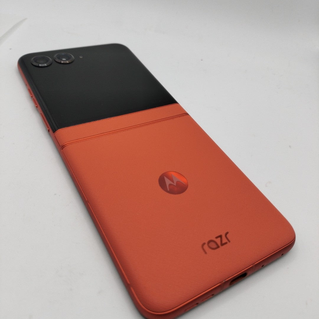 CELULAR MOTOROLA RAZR 50 5G XT2453-1 512 GB 12 GB RAM (SEMINUEVO)