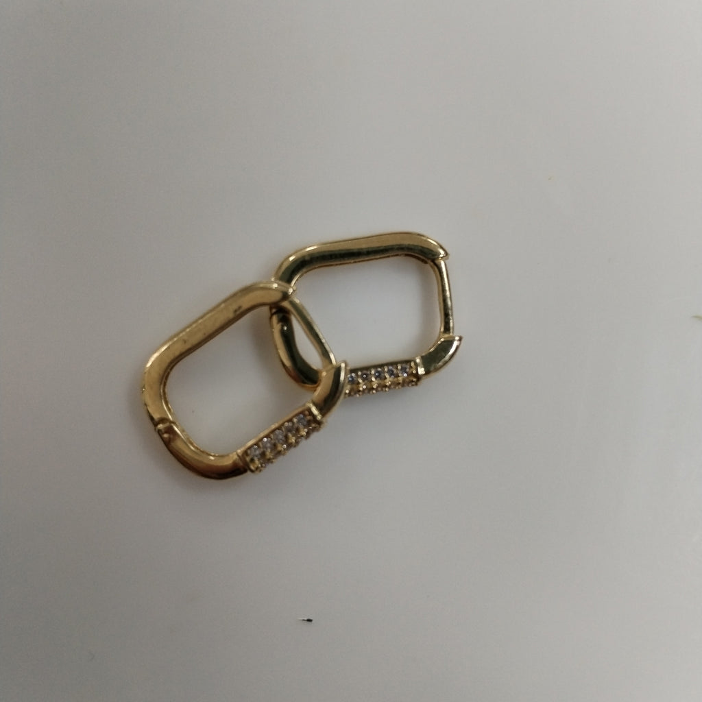 ARETES HUGGIES OVALADA C CIRCONIAS 14K 2.5 GR (NUEVO)