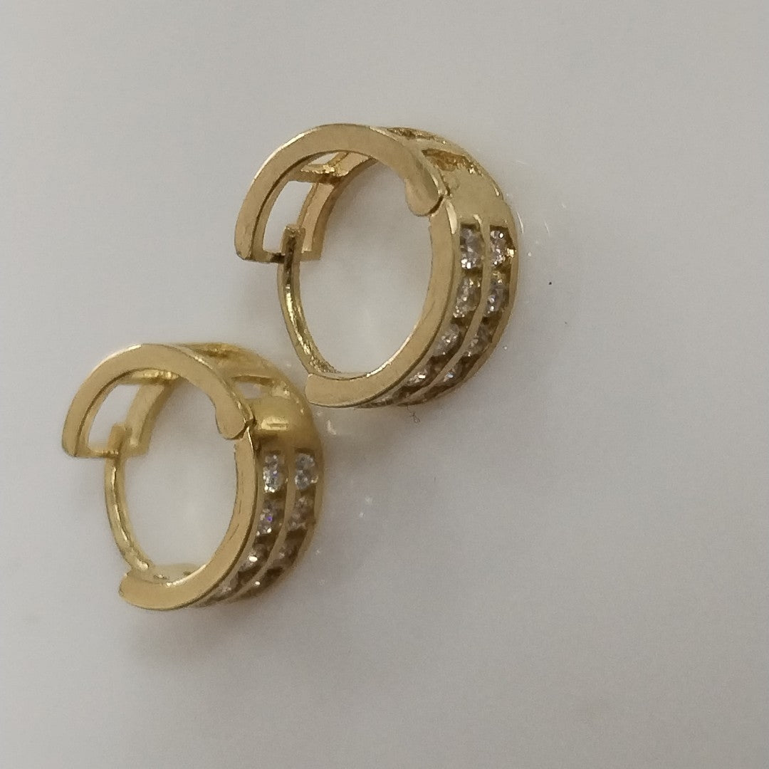 ARETES HUGGIES C CIRCONIAS 14K 1.7 GR (NUEVO)