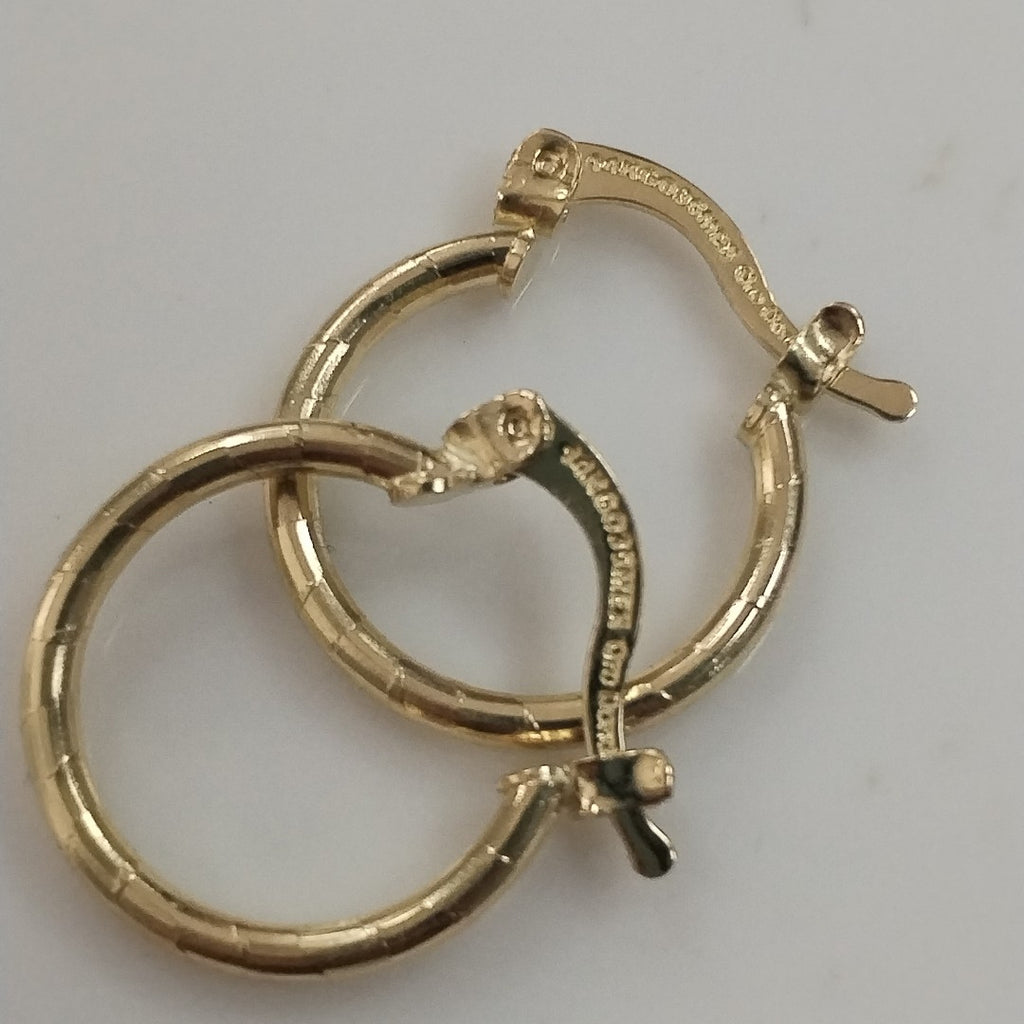 ARETES ARRACADAS ESTRIADAS 14K 1.4 GR (NUEVO)