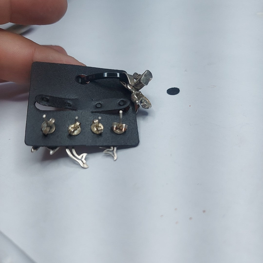 BROQUELES PAR, DIJE PLATA 7.6 GRMS (SEMINUEVO)
