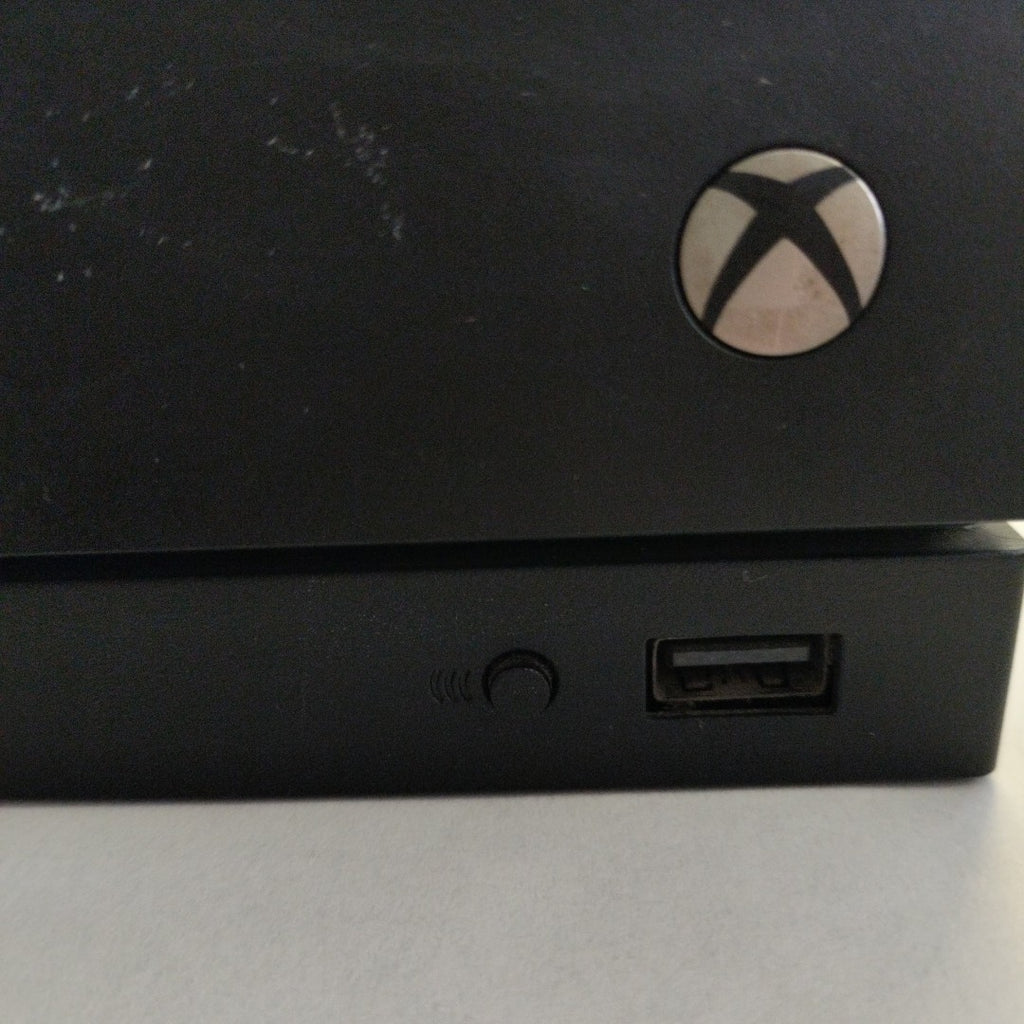 CONSOLA DE VIDEOJUEGO MICROSOFT XBOX ONE X 1 TB (SEMINUEVO)