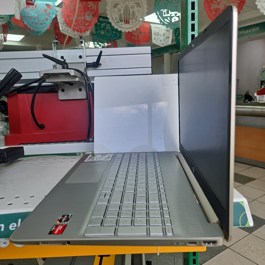 LAPTOP HP 15-EF2552LA (2024) 512 GB SSD 8 GB RAM (SEMINUEVO)