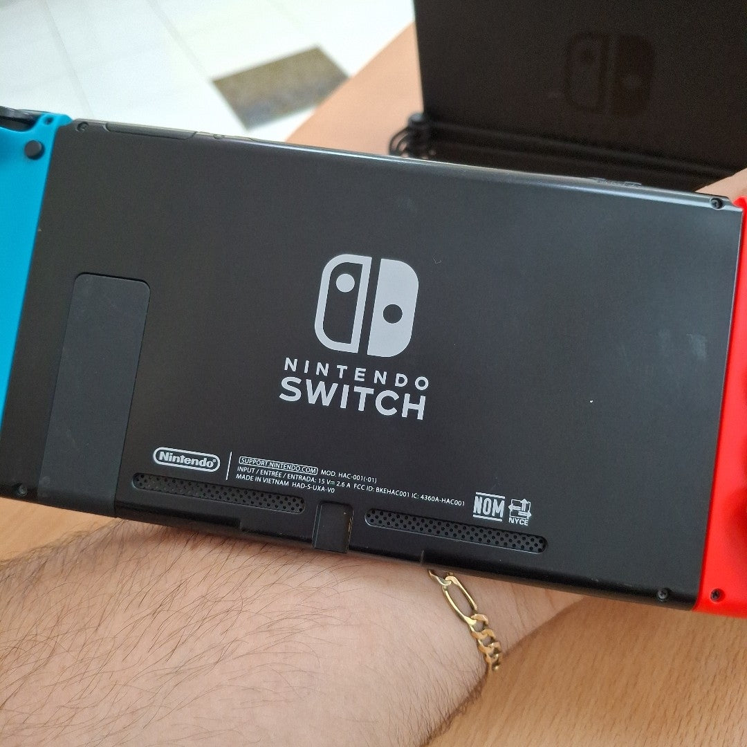 CONSOLA DE VIDEOJUEGO NINTENDO SWITCH 1.1 32 GB (SEMINUEVO)