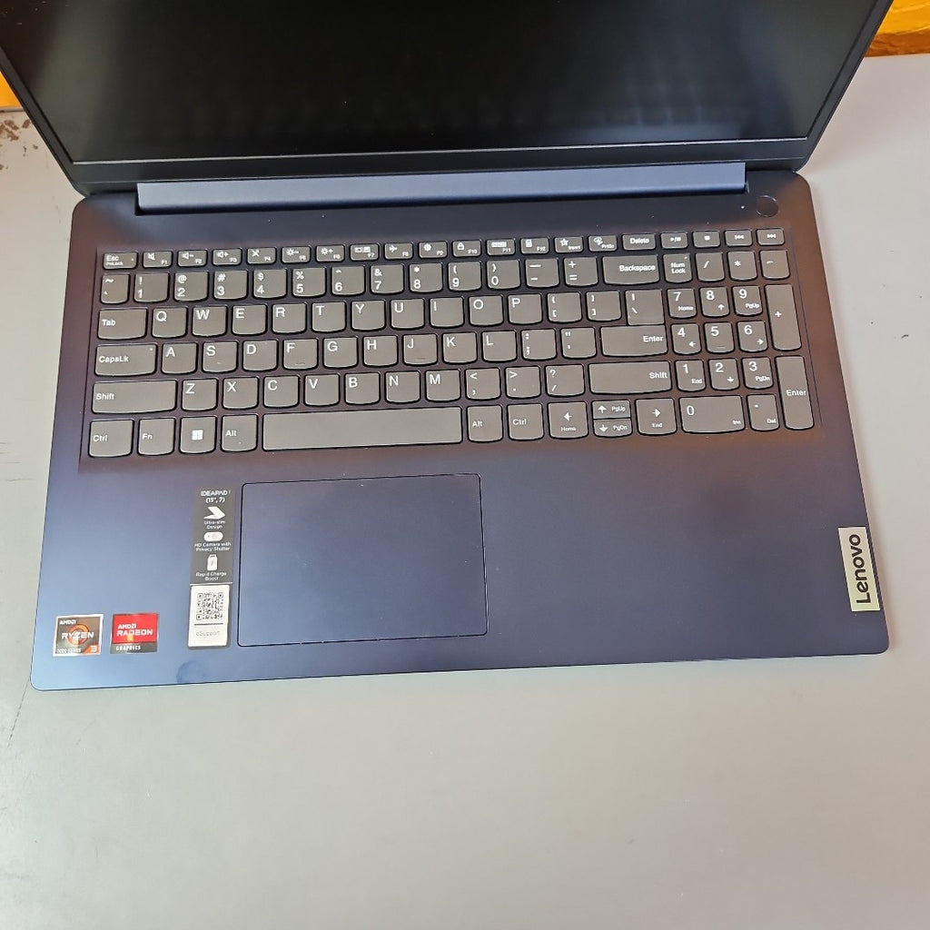 LAPTOP LENOVO IDEAPAD 1 15AMN7 (2024) 256 GB SSD 8 GB RAM (SEMINUEVO)
