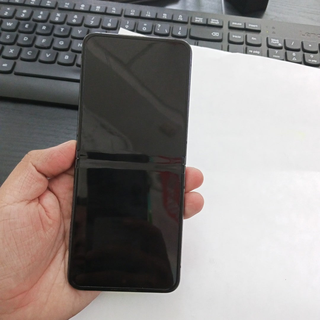 CELULAR SAMSUNG GALAXY Z FLIP 5 SM-F731B (2023) 256 GB 8 GB RAM (SEMINUEVO)