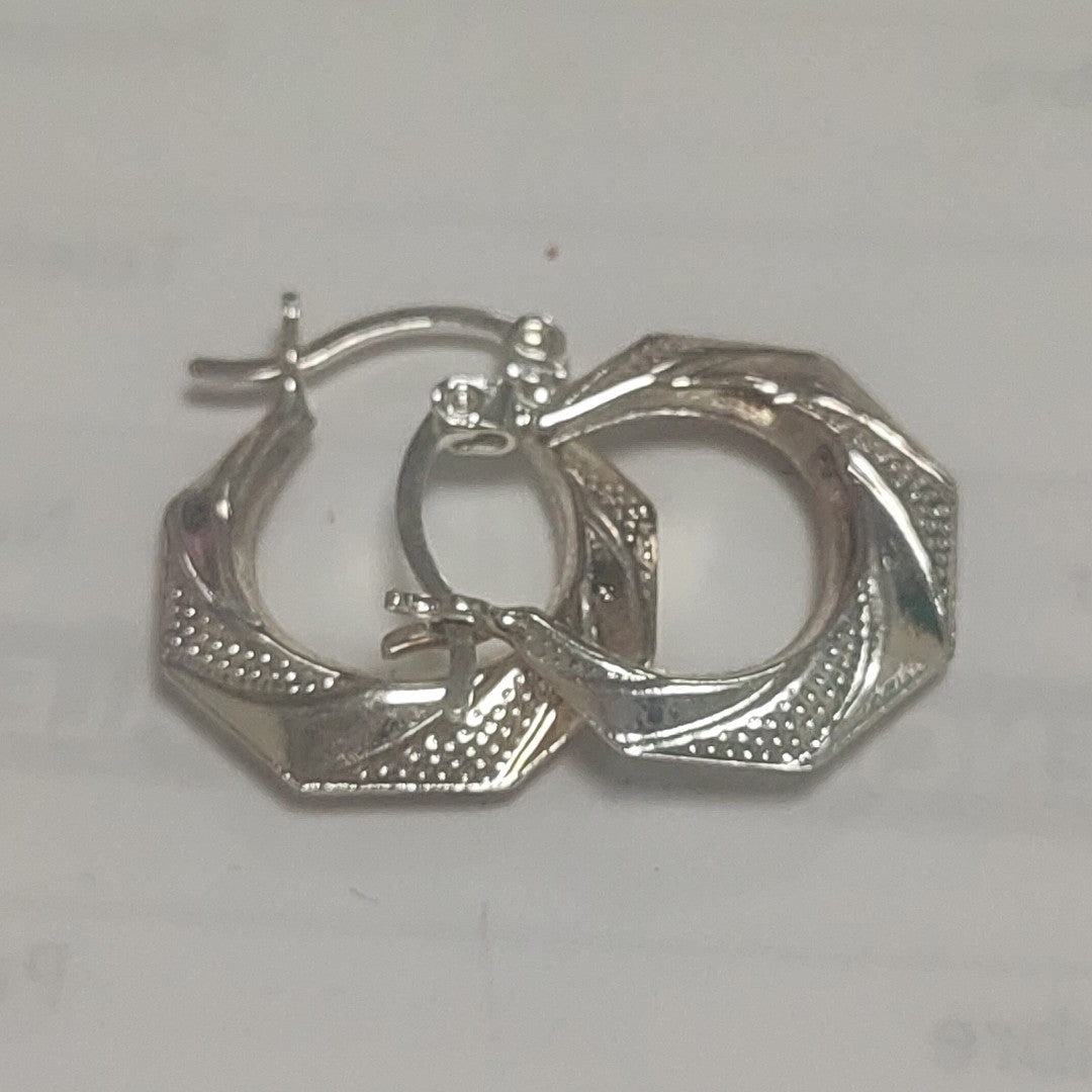 ARETES PAR PLATA 1.6 GRMS (SEMINUEVO)