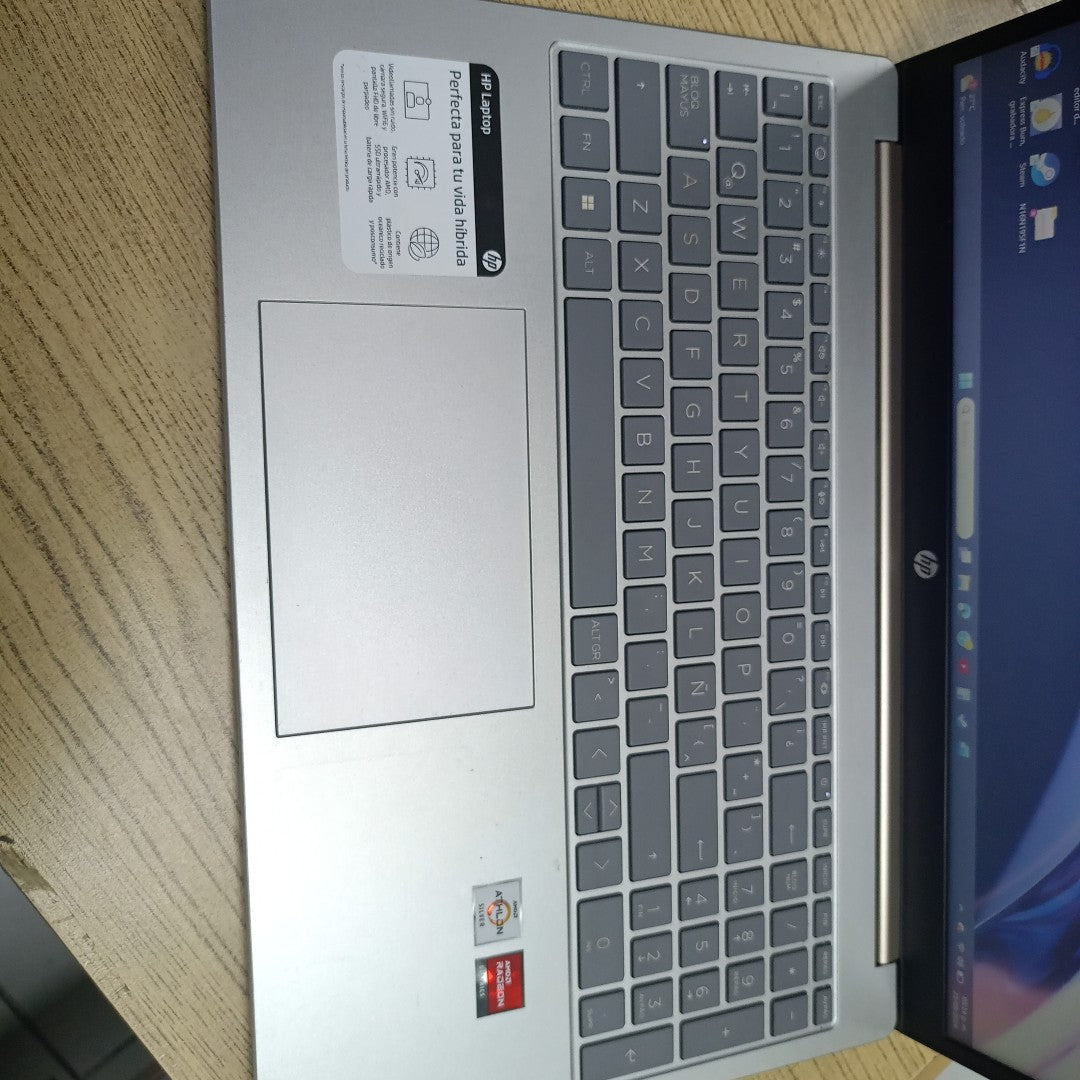 LAPTOP HP 15-FC0003LA (2023) 256 GB SSD 8 GB RAM (SEMINUEVO)