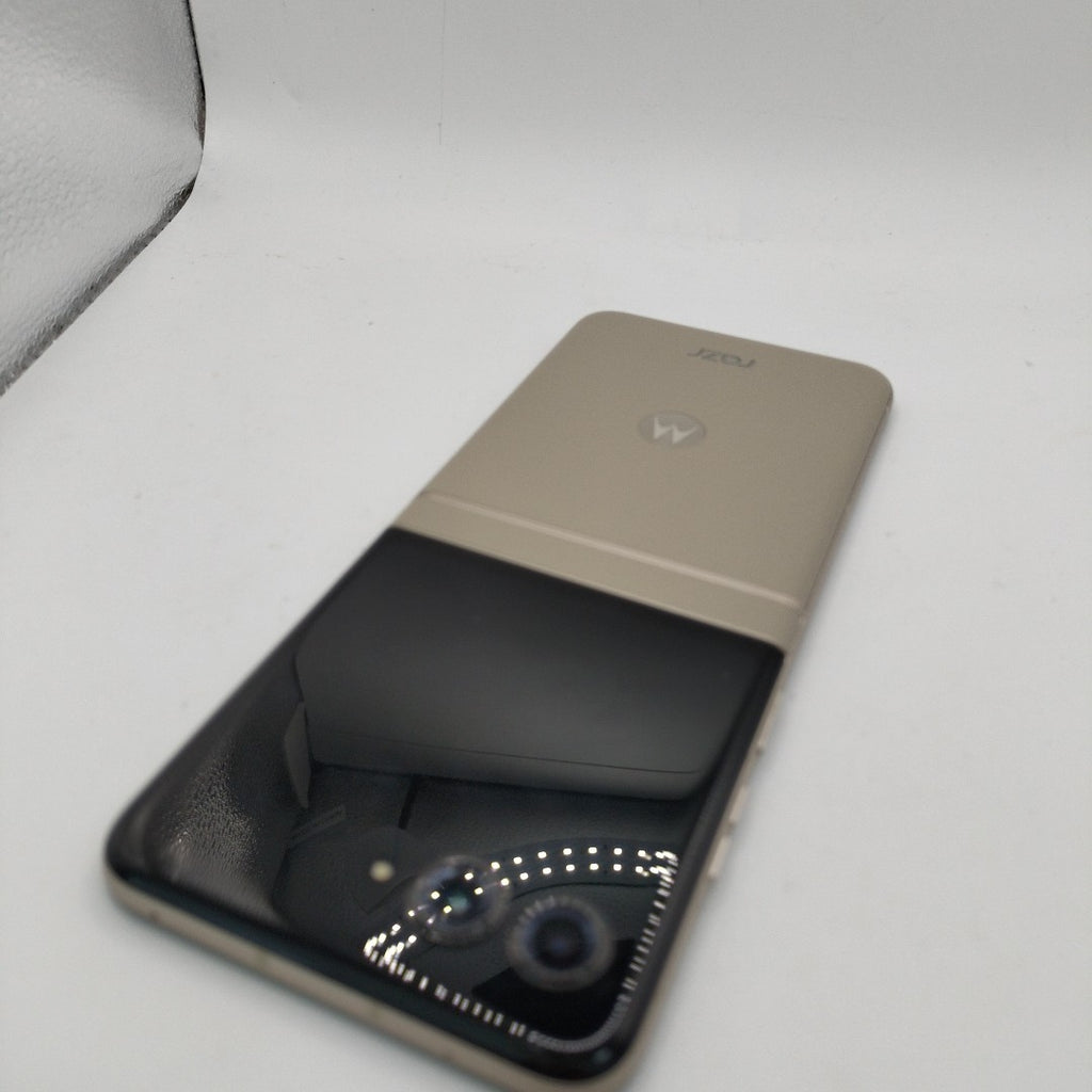CELULAR MOTOROLA RAZR 50 5G XT2453-1 512 GB 12 GB RAM (SEMINUEVO)