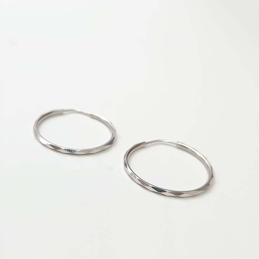 ARRACADAS PAR ORO, ORO BLANCO 14 K 2 GRMS (SEMINUEVO)