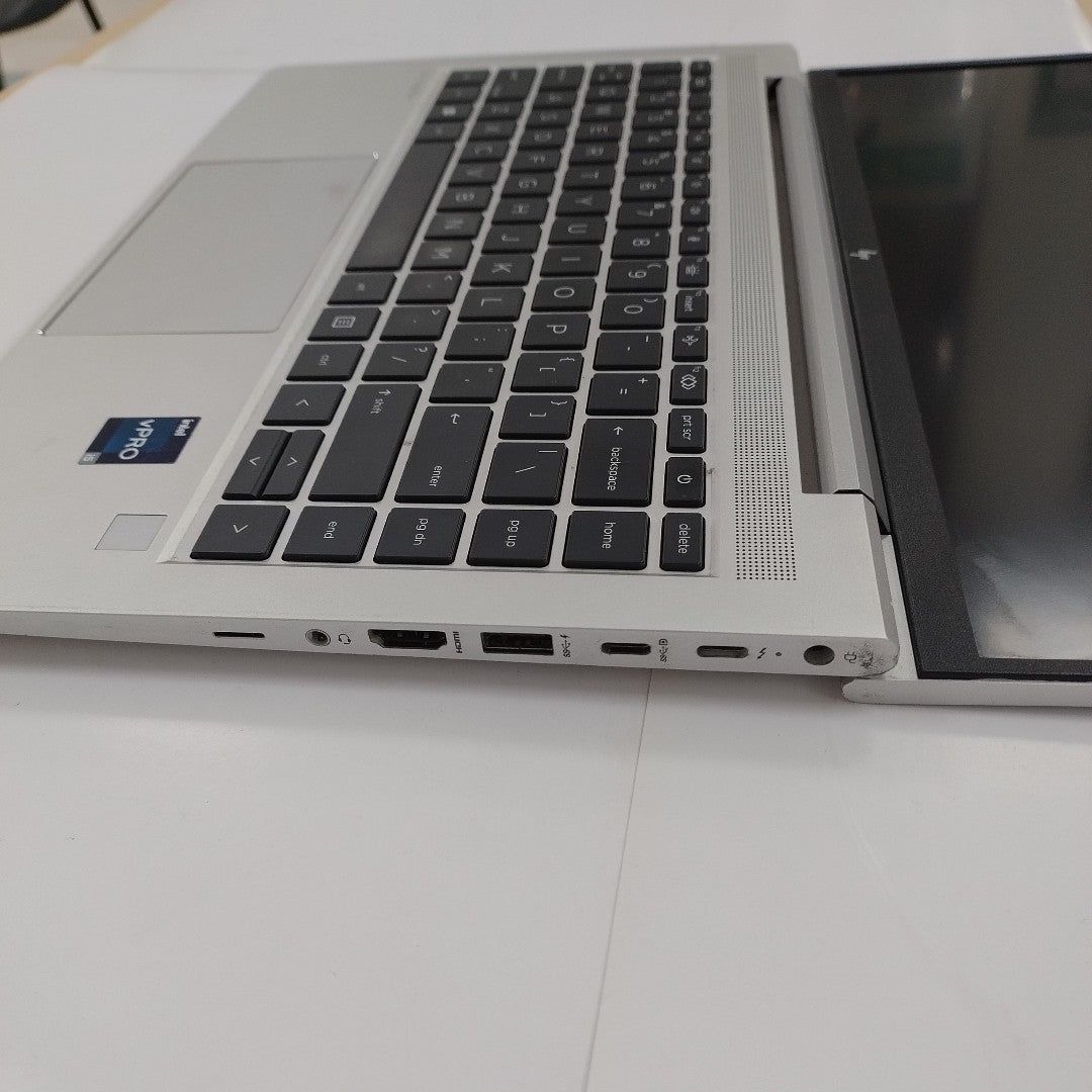 LAPTOP HP ELITEBOOK 640 G10 (2024) 512 GB SSD 16 GB RAM (SEMINUEVO)