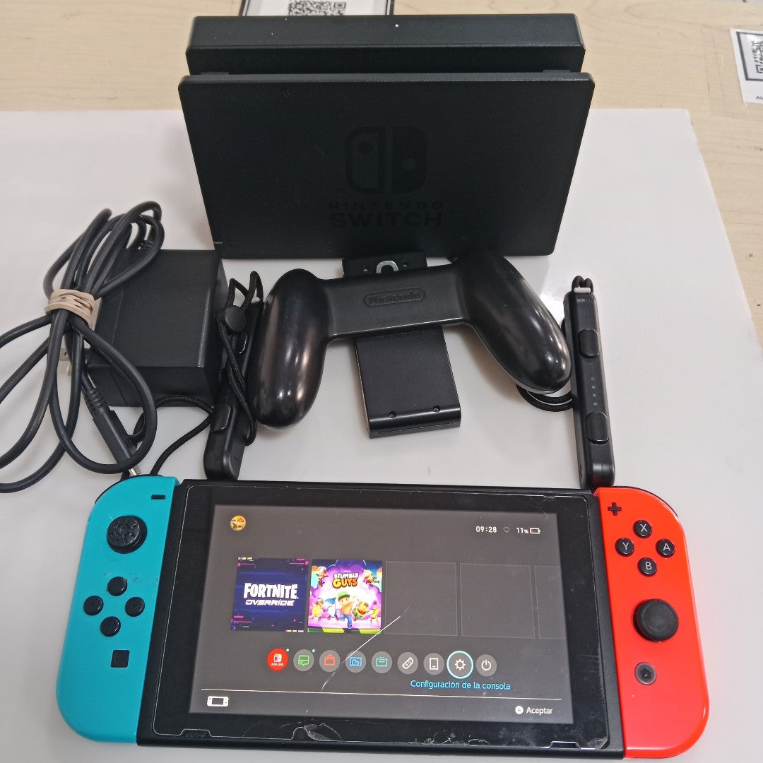 CONSOLA DE VIDEOJUEGO NINTENDO SWITCH 32 GB (SEMINUEVO)