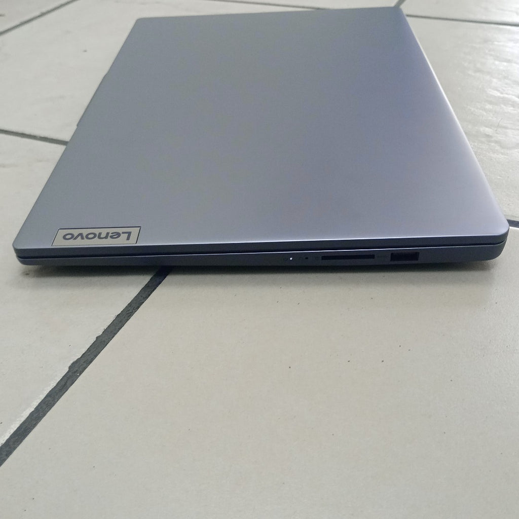 LAPTOP LENOVO IDEAPAD SLIM 3 15IRU8 (2026) 512 GB SSD 8 GB RAM (SEMINUEVO)