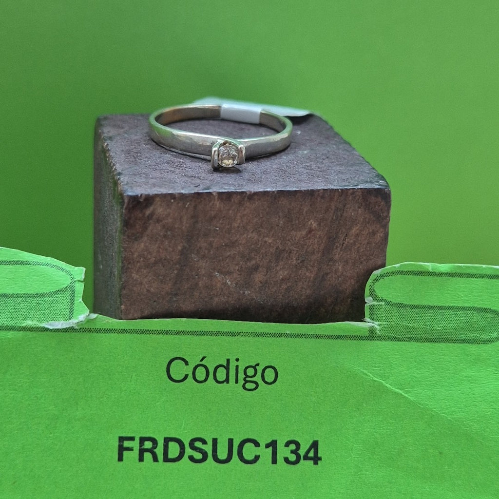 SOLITARIO ORO BLANCO 14 K 1.2 GRMS (SEMINUEVO)