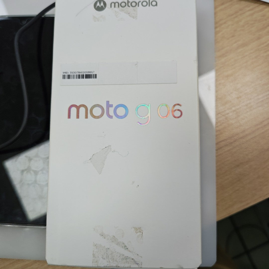 CELULAR MOTOROLA MOTO G06 XT2535-2 (2025) 256 GB 4 GB RAM (SEMINUEVO)
