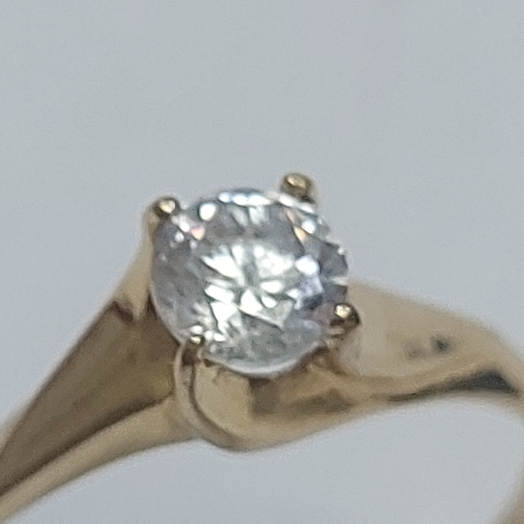 SOLITARIO ORO 14 K 2 GRMS (SEMINUEVO)