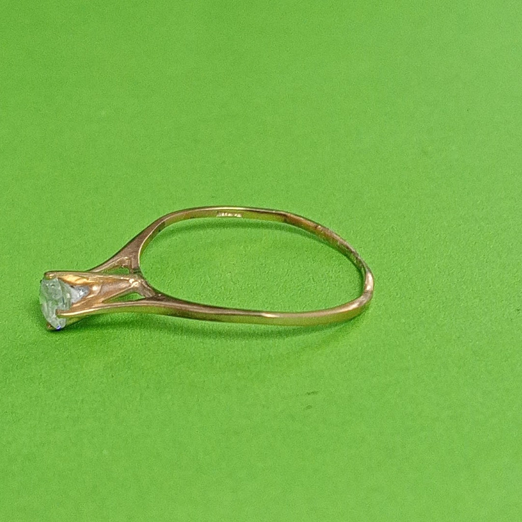 SOLITARIO ORO 10 K 0.7 GRMS (SEMINUEVO)