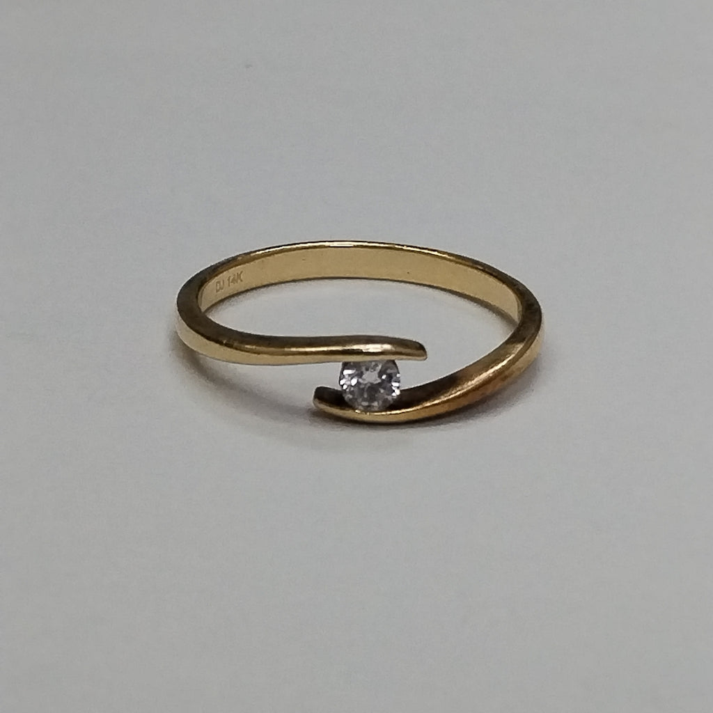 SOLITARIO ORO 14 K 1.7 GRMS (SEMINUEVO)