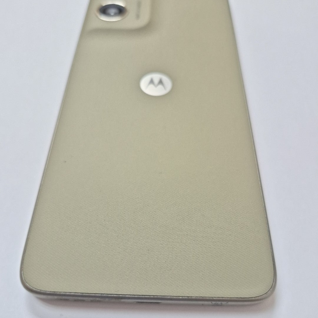 CELULAR MOTOROLA MOTO G06 XT2535-2 (2025) 256 GB 4 GB RAM (SEMINUEVO)