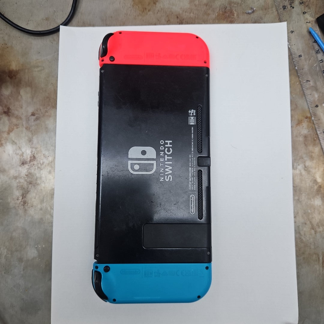 CONSOLA DE VIDEOJUEGO NINTENDO SWITCH 1.1 32 GB (SEMINUEVO)
