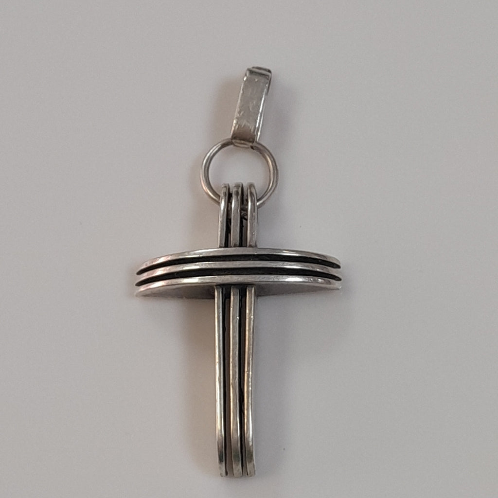 CRUZ, DIJE PLATA 8.4 GRMS (SEMINUEVO)