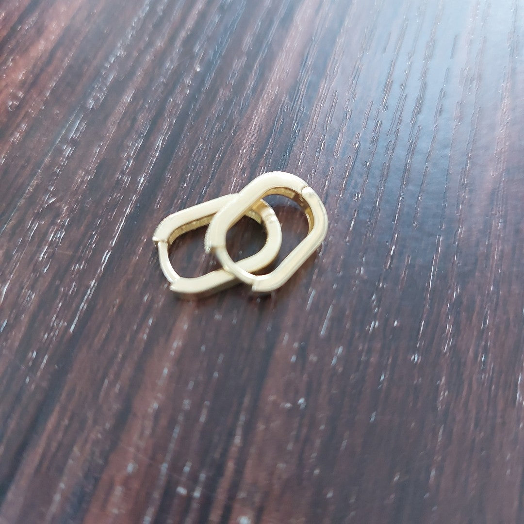 ARETES HUGGIES OVALADA C CIRCONIAS 14K 2.5 GR (NUEVO)