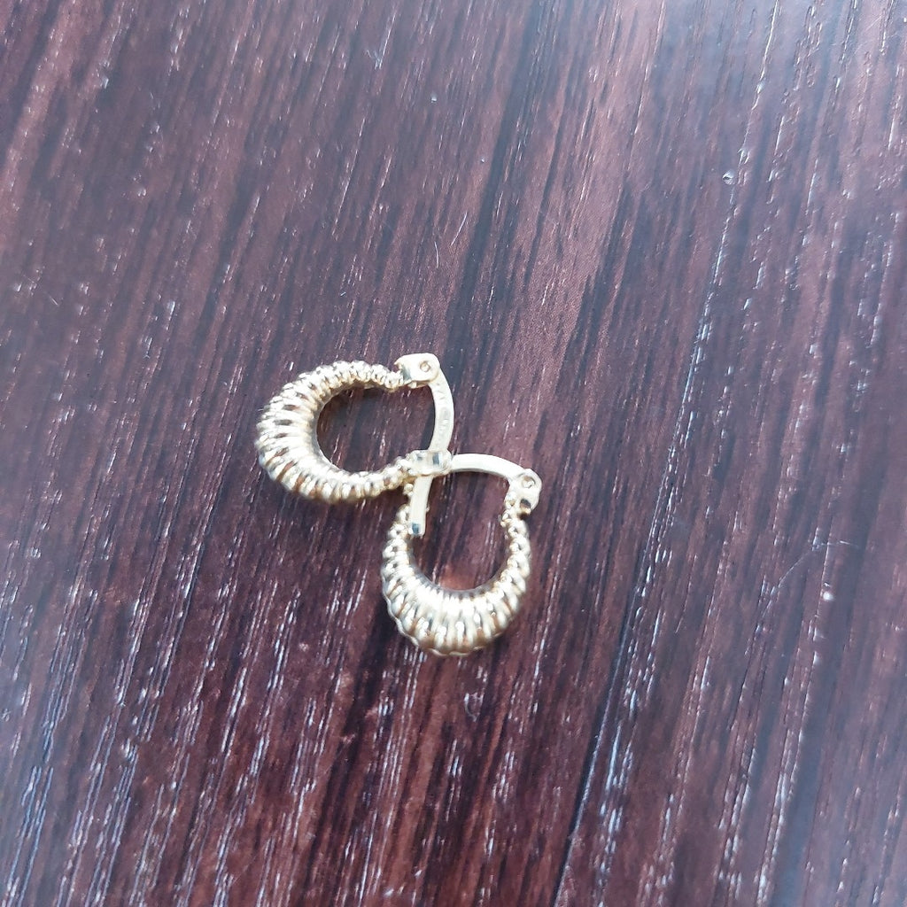 ARETES ARRACADA ESTRIADAS 14K 1.1 GR (NUEVO)