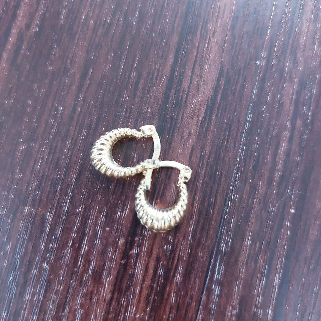 ARETES ARRACADA ESTRIADAS 14K 1.1 GR (NUEVO)