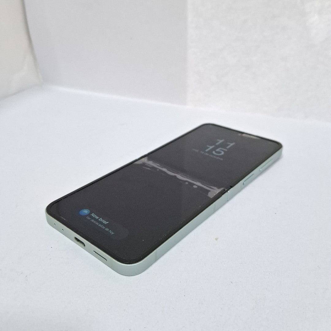 CELULAR SAMSUNG GALAXY Z FLIP6 SM-F741B (2024) 256 GB 12 GB RAM (SEMINUEVO)