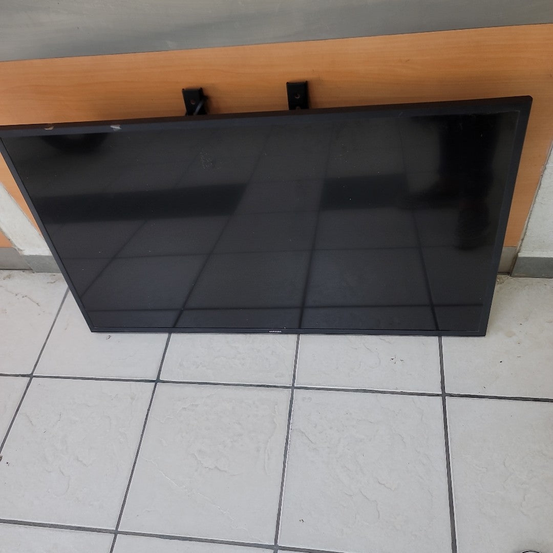 PANTALLA SAMSUNG BE43T-M (2023) 43" LED FULL HD (SEMINUEVO)