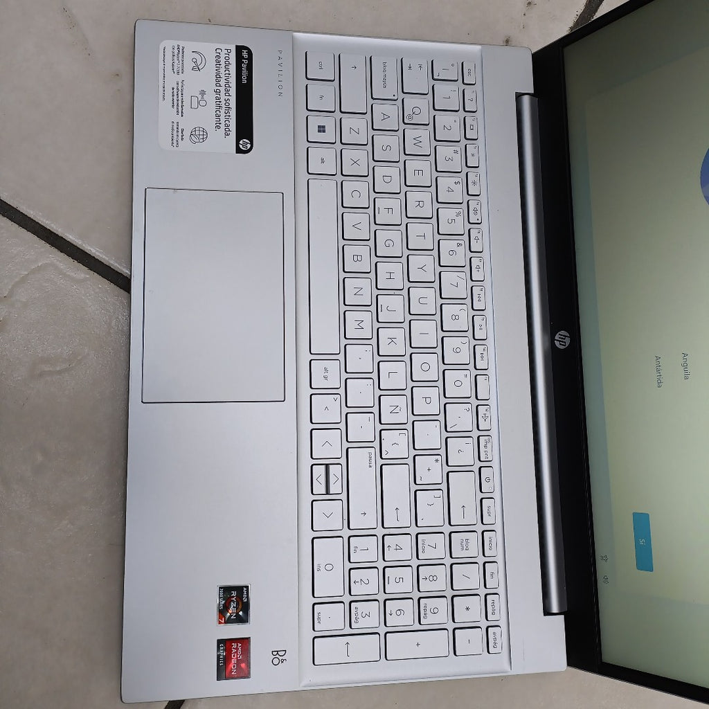 LAPTOP HP PAVILION 15-EH3002LA (2024) 512 GB SSD 16 GB RAM (SEMINUEVO)