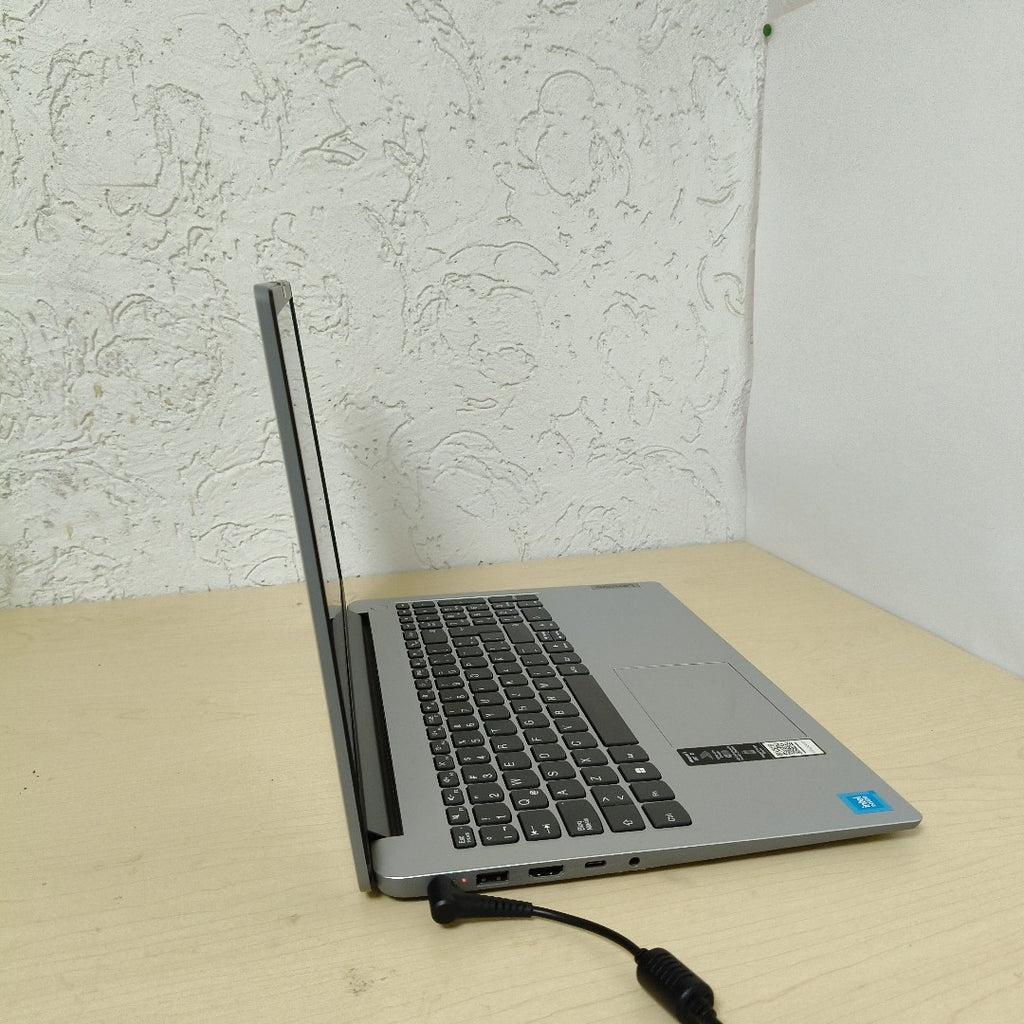 LAPTOP LENOVO IDEAPAD 1 15IGL7 (2024) 256 GB SSD 8 GB RAM (SEMINUEVO)