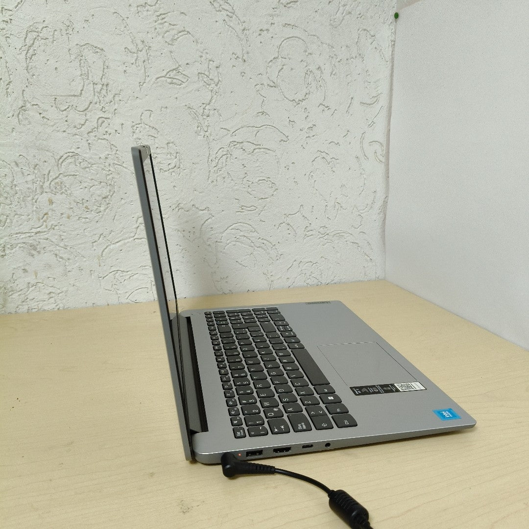 LAPTOP LENOVO IDEAPAD 1 15IGL7 (2024) 256 GB SSD 8 GB RAM (SEMINUEVO)
