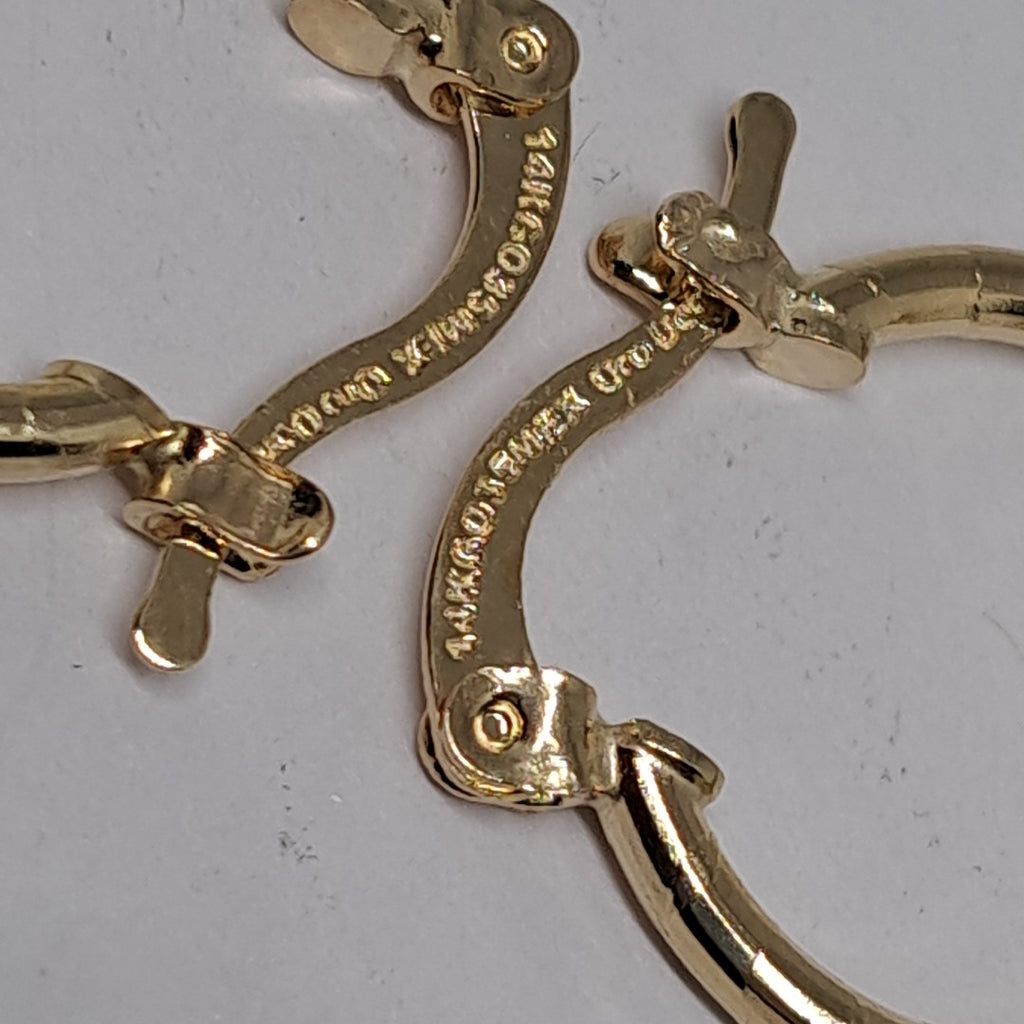 ARETES ARRACADAS ESTRIADAS 14K 1.4 GR (NUEVO)