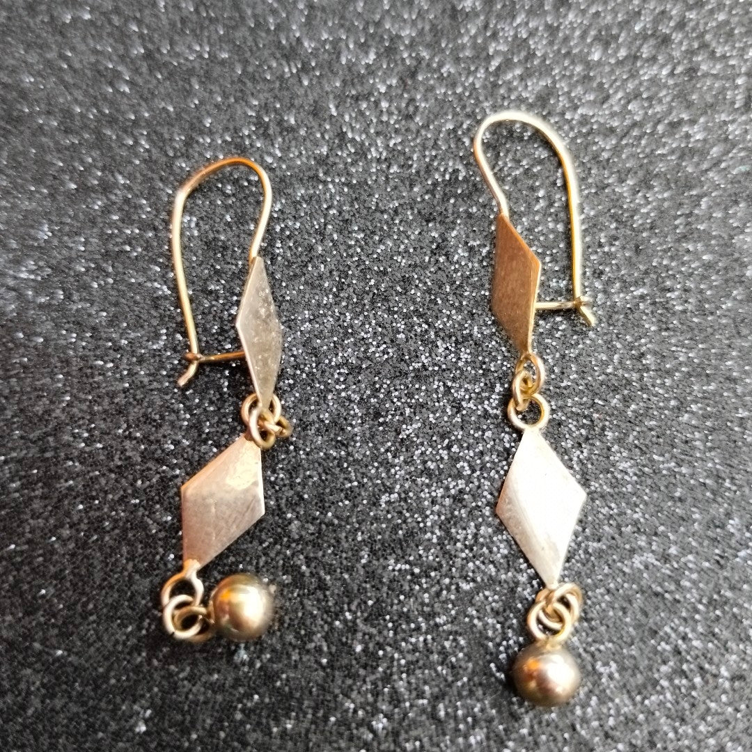 ARETES PAR ORO 8 K 1.8 GRMS (SEMINUEVO)