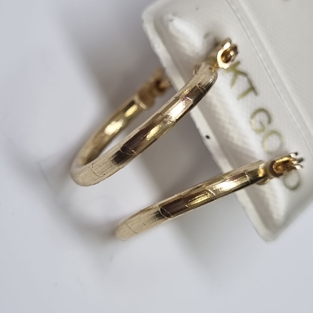 ARETES ARRACADAS ESTRIADAS 14K 1.4 GR (NUEVO)