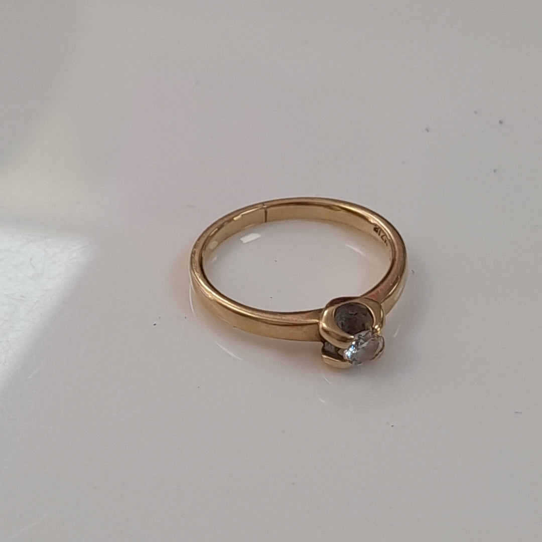 ANILLITO, SOLITARIO ORO 10 K 2.4 GRMS (SEMINUEVO)